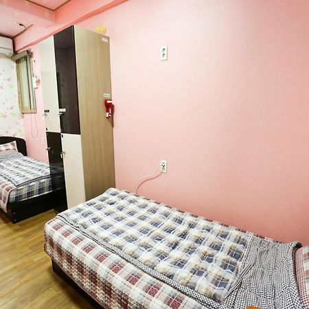 Funstay Inn Guesthouse Пусан Номер фото