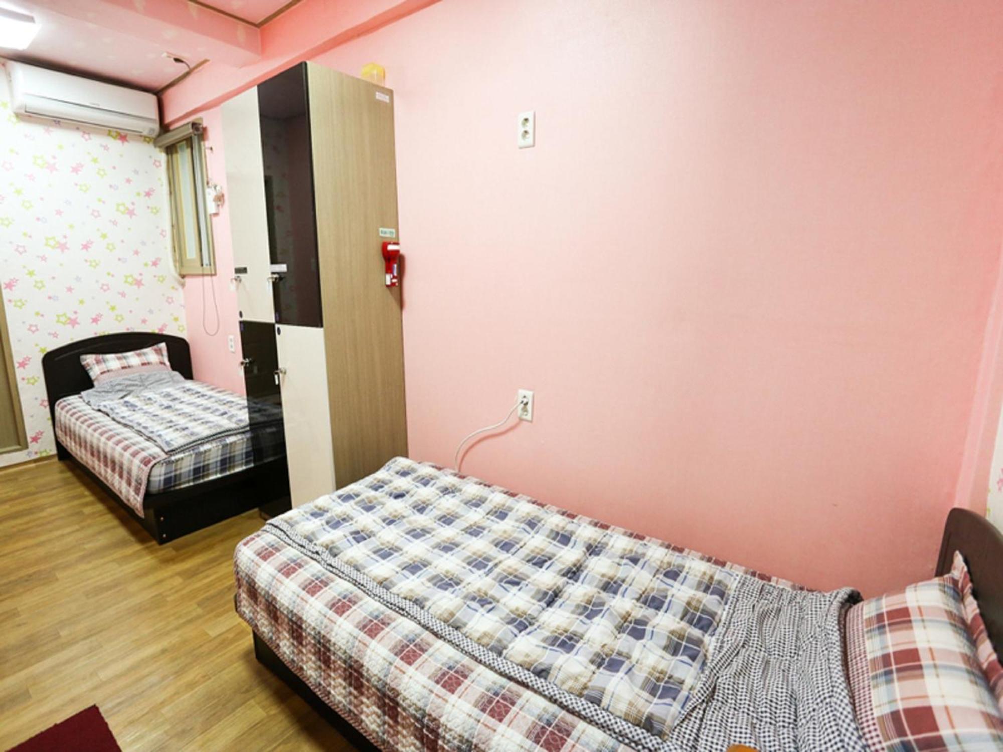 Funstay Inn Guesthouse Пусан Номер фото