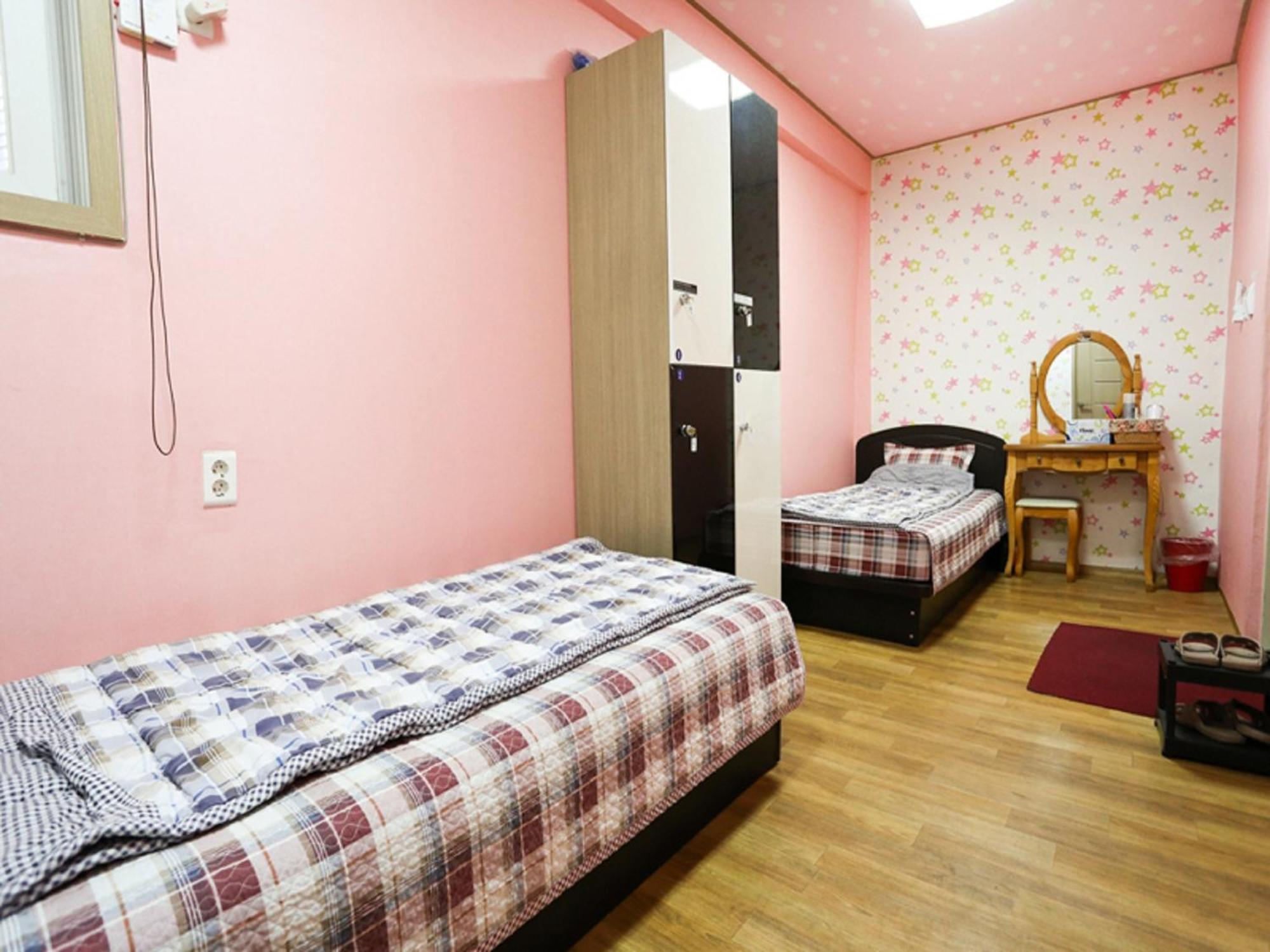 Funstay Inn Guesthouse Пусан Номер фото