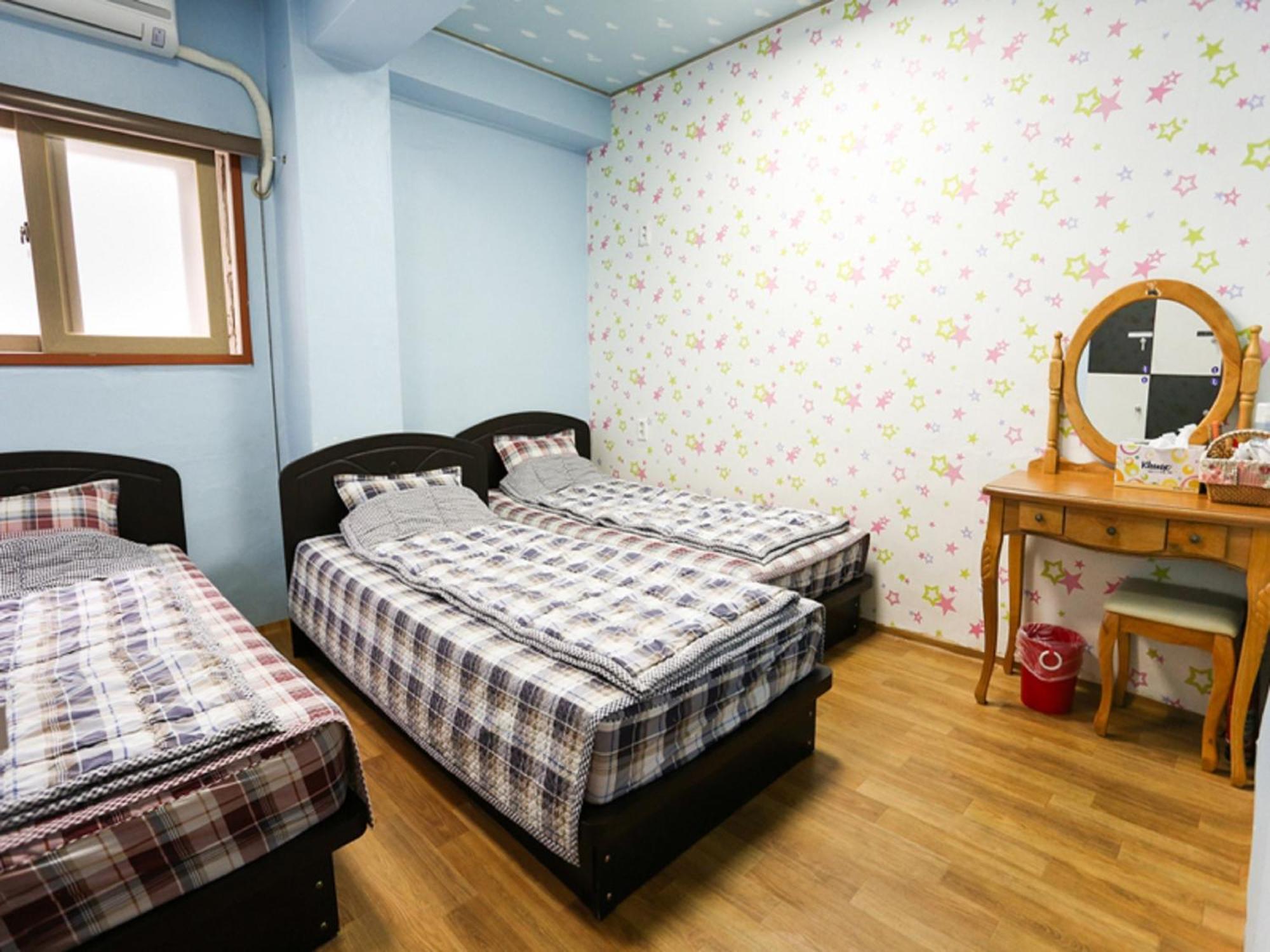 Funstay Inn Guesthouse Пусан Номер фото
