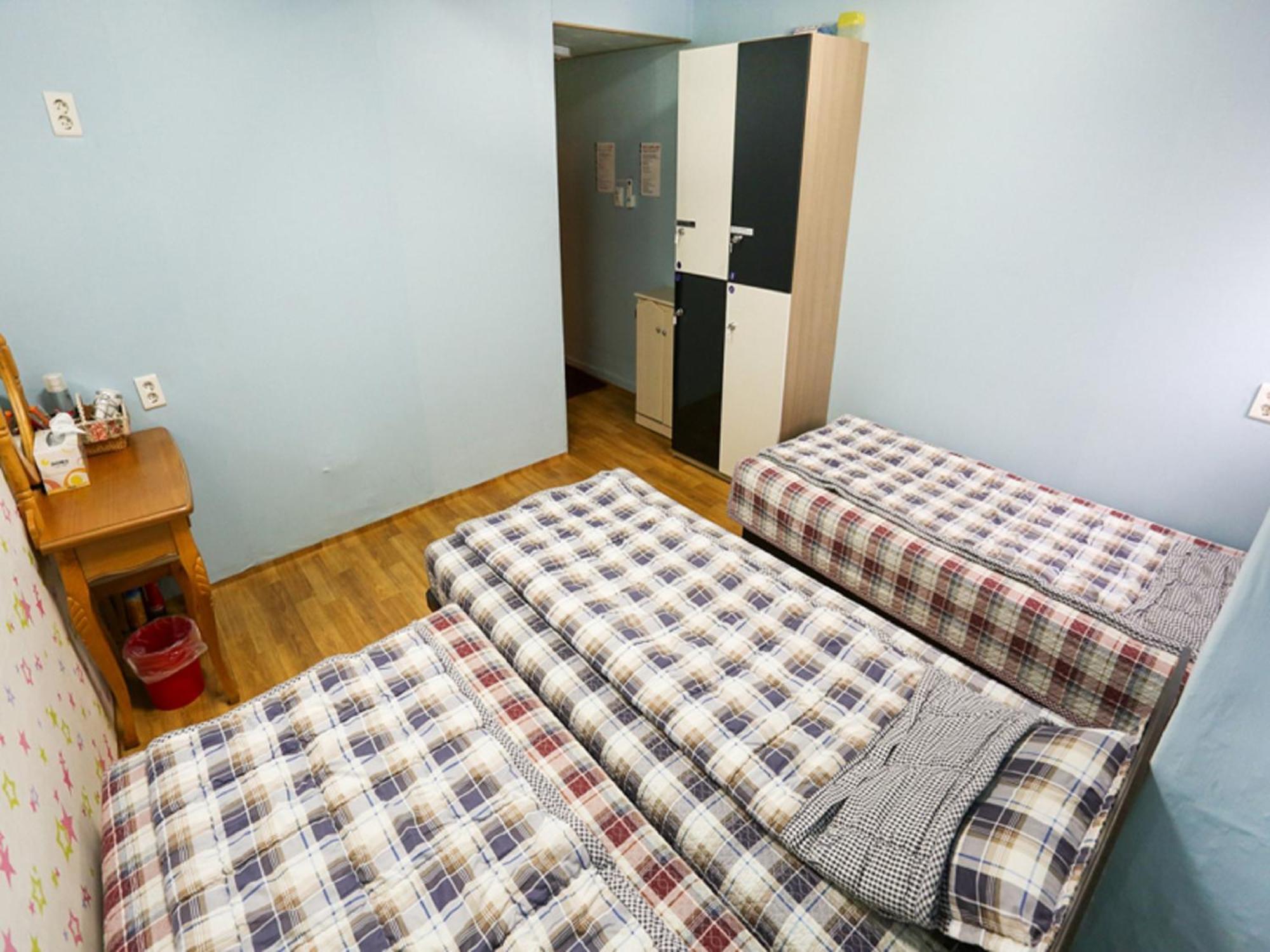 Funstay Inn Guesthouse Пусан Номер фото